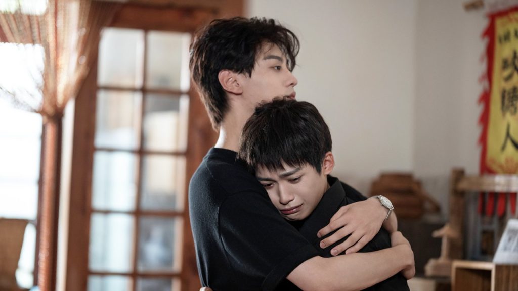 Chi Cheng hugging Wu Suo Wei