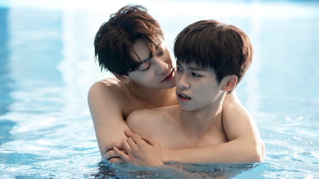 Chi Cheng and Wu Suo Wei swimming