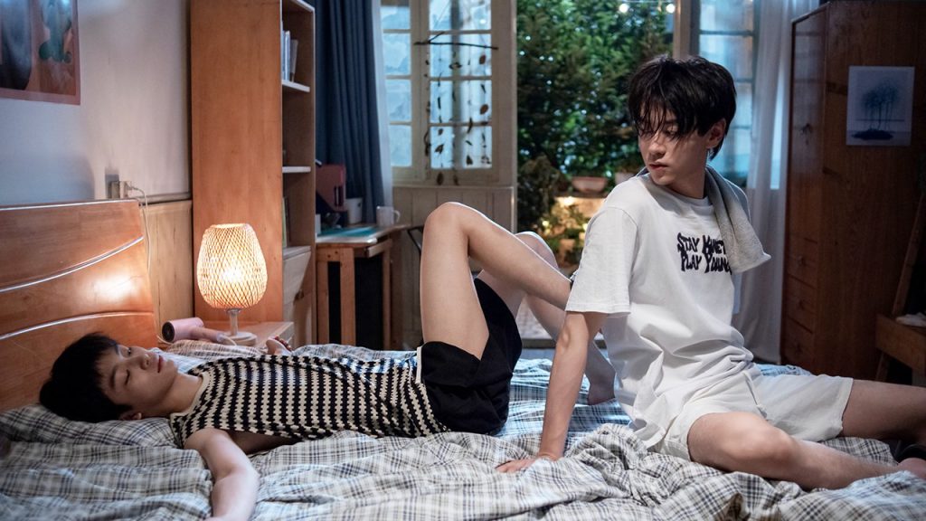 Wu Suo Wei and Chi Cheng in bed